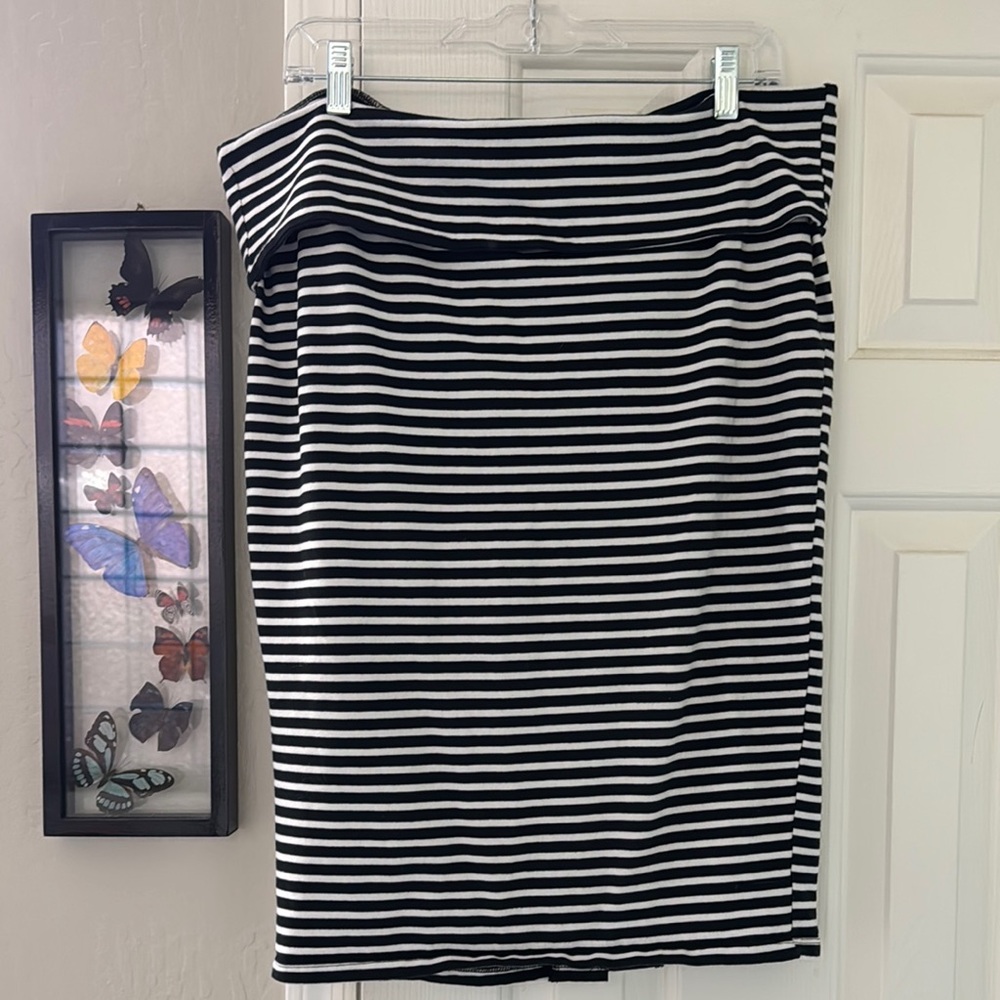 Torrid Size 2 Black and White Striped Knee length Stretch soft cotton Skirt